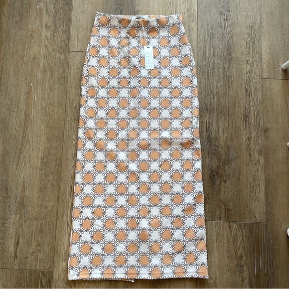 Frankie’s Bikinis Opal Terry Midi Skirt in Nude Daisy - Picture 3 of 5